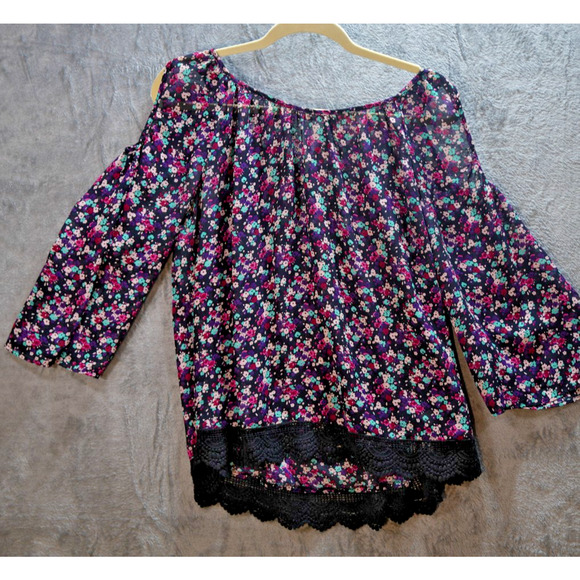 Cold Shoulder Floral Blouse Women's M Purple Pink Print Lace Hem 3/4 Sleeve - Picture 2 of 4